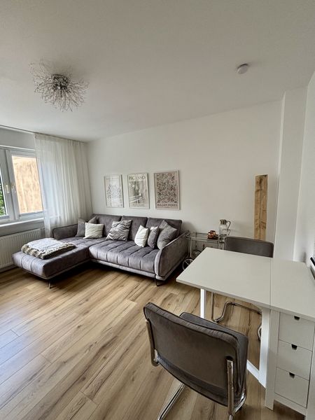 Möblierte moderne City-Wohnung mit Balkon in Hannover-List